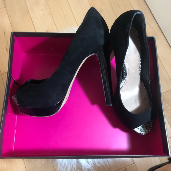 Vince Camuto Open Toe Heels - Picture 2 of 3